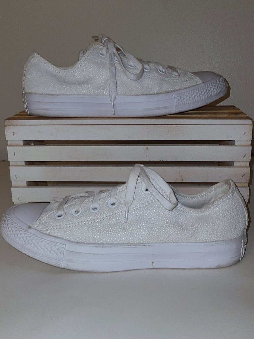 CONVERSE Chuck Taylor All Star Ivory Leather Stingray Sneakers, Size 8